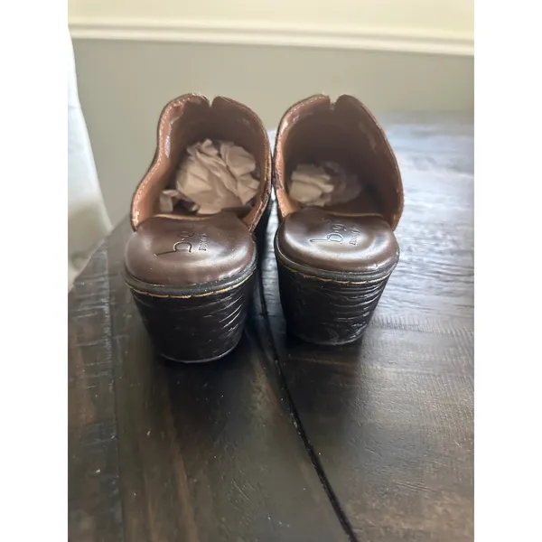 BOC Born Concept Telesto Z22423 Brown Leather Clogs Mules Women's 8M StuddedGUC - Image 10