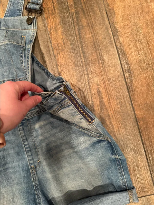 Gap Denim Overall Shorts Women’s - Image 2