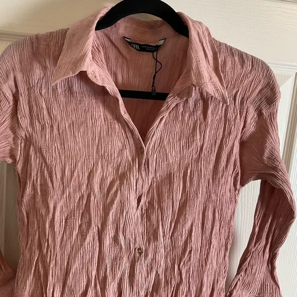 Zara Pink Crinkle Textured Button-Up Blouse - Size M - Image 3