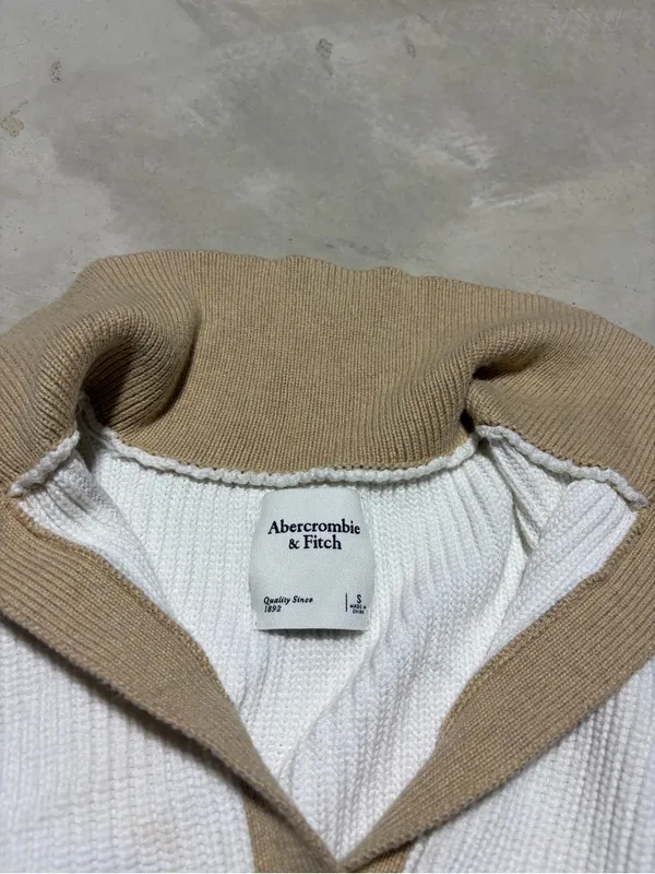 Abercrombie & Fitch White Knit Sweater with Tan Collar small - Image 5
