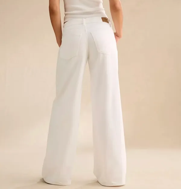 American Eagle Outfitters White Low-Rise Baggy Ultra-Wide Leg Jean - Image 3