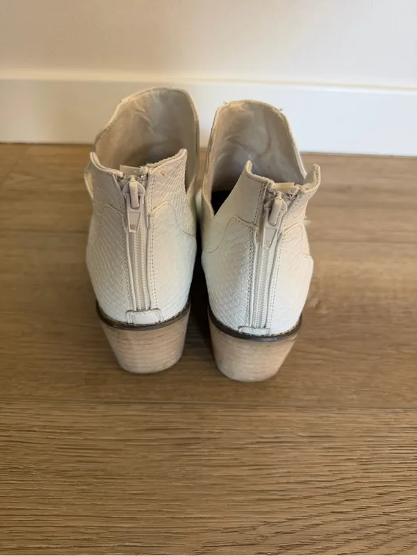 Natural Reflections Cream Textured Pointed Ankle Booties - Image 4
