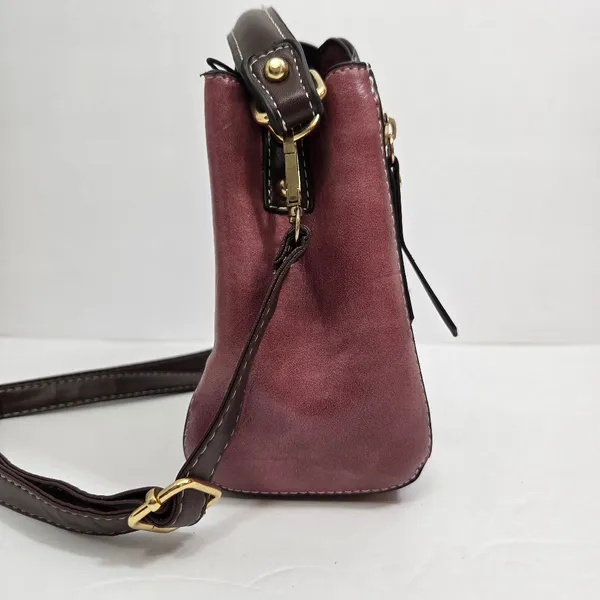 Chic Bumblebee Faux‎ Leather Handbag / Crossbody - Image 4