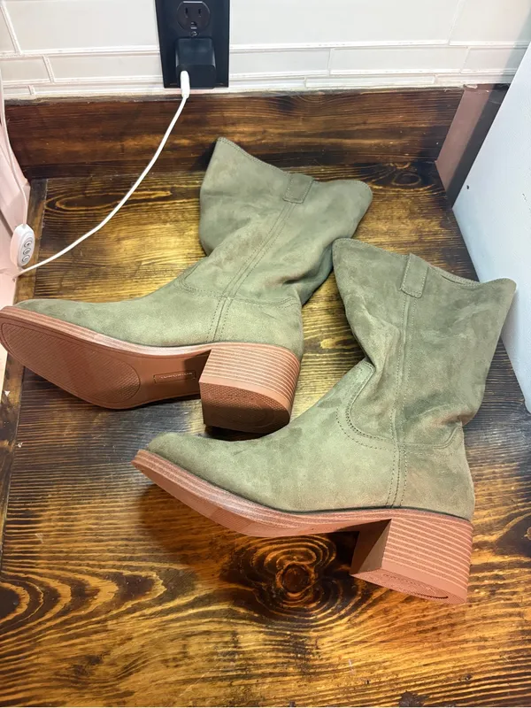 Union Bay Maude Olive Green Suede Boots Size 11 - Image 5
