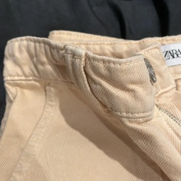 ZARA NWOT creamy beige High Rise cargo jeans pants large pockets small s - Image 3
