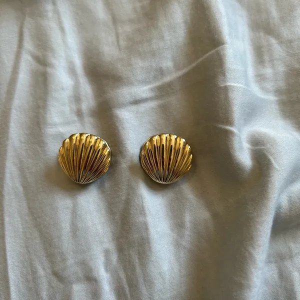 Gold Shell Earrings - Image 2