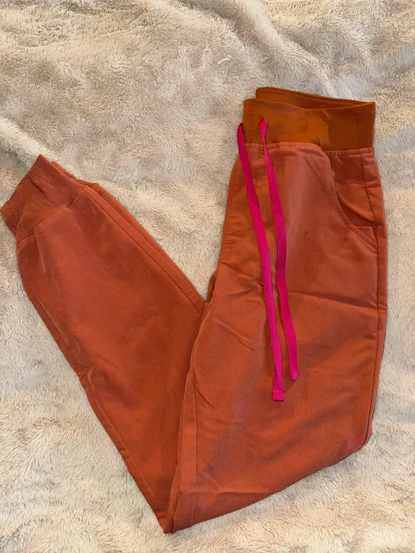FIGS Scrubs Set - Image 2
