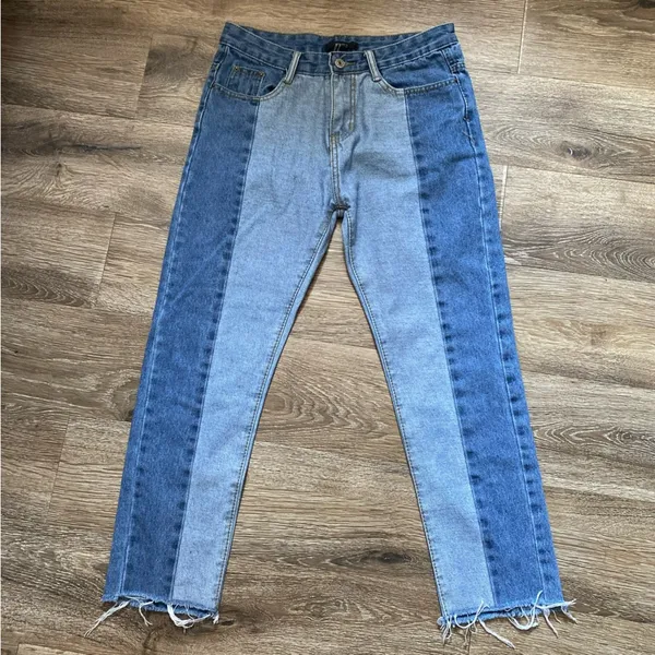Forever 21 Two Tone Patchwork Raw Hem Jeans Size Medium - Image 2