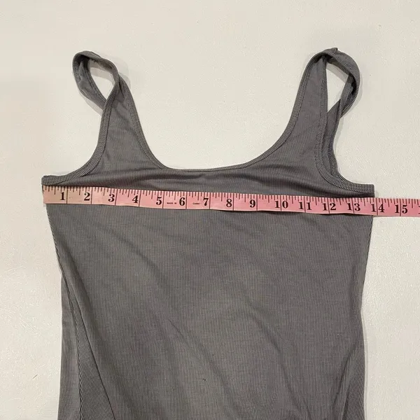 Dress Forum Gray Ribbed Bodysuit Size M Scoop Neck Minimalist Basic - Image 5