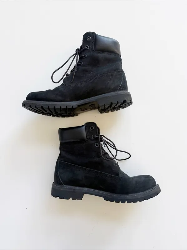 Timberland Triple Black Waterproof Leather Boots size 7.5 - Image 2