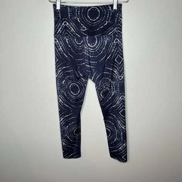 Beyond Yoga Lux High Waist Leggings Ripple Effect Blue shibori print size small - Image 7