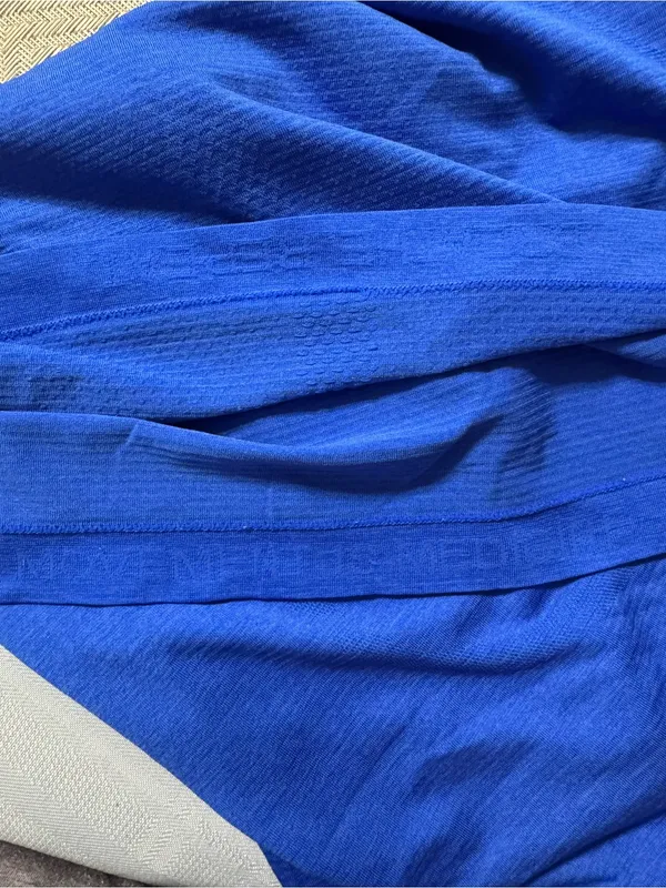 Lululemon Athletica Long-Sleeve Crew Top in Royal Blue Size 4 - Image 6