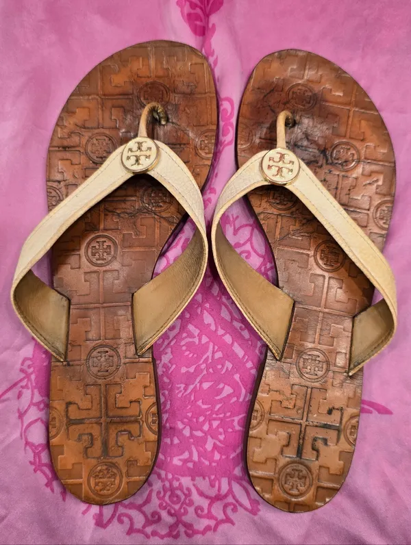 Tory Burch Thong Sandals Size 9 - Image 3
