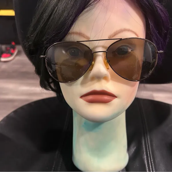 UV3 Stylish Brown Aviator Sunglasses - Image 4