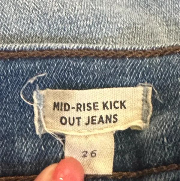 Madewell Mid-Rise Kick Out Crop Jeans - Image 4
