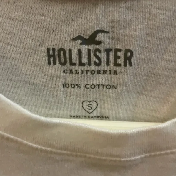 🤍Hollister embroiled tee🤍 - Image 3