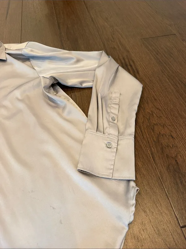 H&M Women's Light Gray Satin Button-Down Shirt Size Small - C27-180 - Image 4