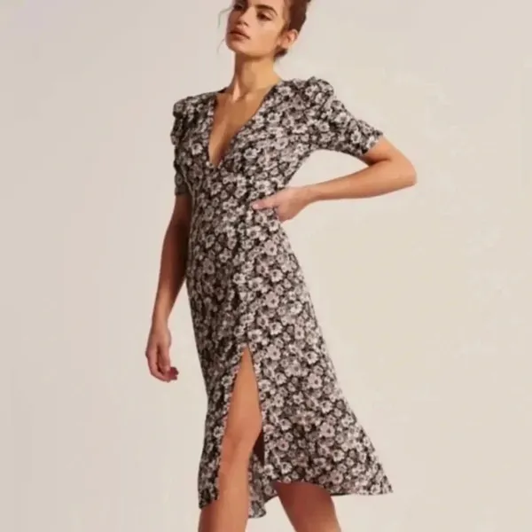 Abercrombie & fitch women’s size Small puffy shoulders! - Image 6