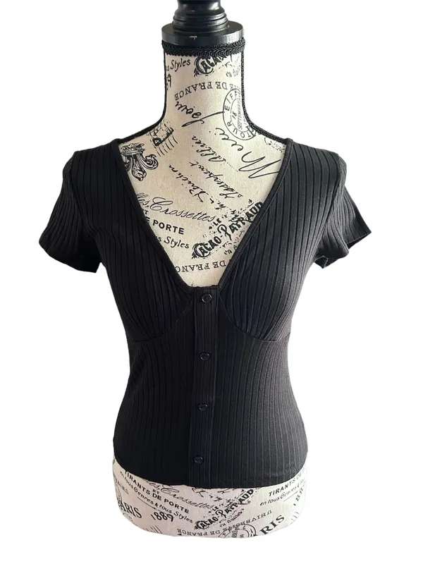 NWT Size Medium Top Black - Image 2