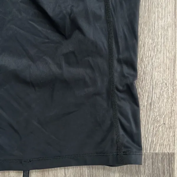 Billabong Sunshield Black Swim Top Medium - Image 2