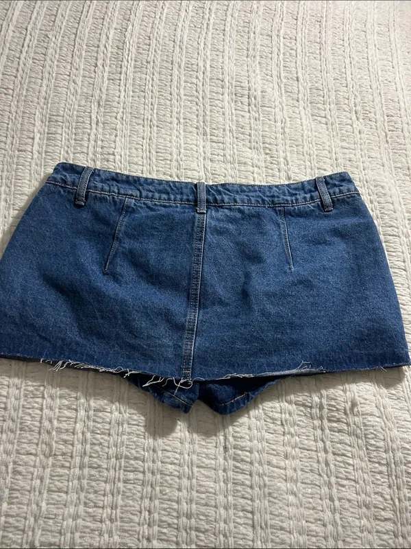 Edikted Dark Blue Denim Cutoff Skorts with Pink Tag - Image 3