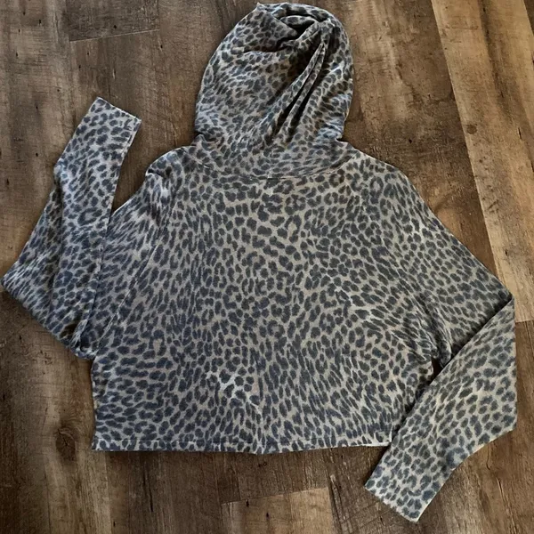 OLIVACEOUS Animal Print Lightweight Wool Blend Leopard Print Hooded Pullover - Image 8