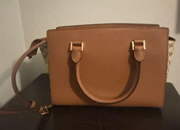 Michael Kors Crossbody - Image 5