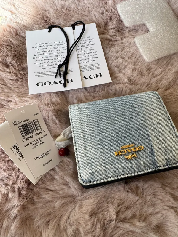 NWT Coach Snap Wallet In Loved Denim With Charm CEC35 denim/Gold/Light Indigo - Image 8