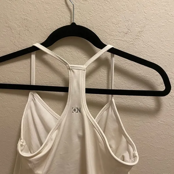 White Old Navy workout shirt - Image 3