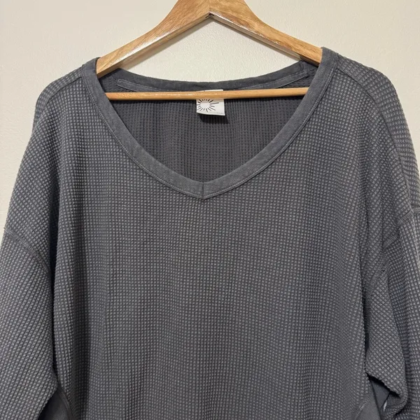 OFFLINE By Aerie Oversized Waffle Henley T-Shirt size medium long sleeve top - Image 4
