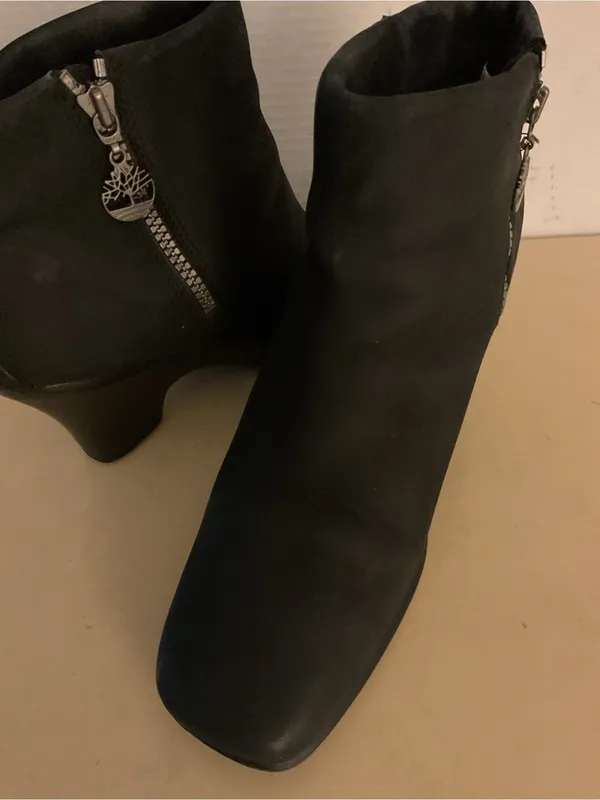 Timberland women Black Nubuck leather Chelsea Ankle Boots US 9 - Image 6