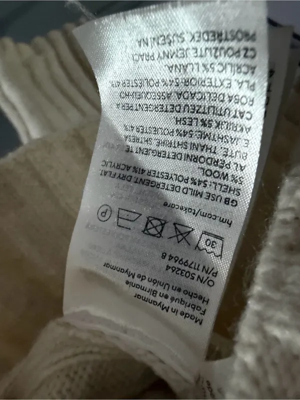H&M Cream Ribbed V-Neck Sweater - Image 3