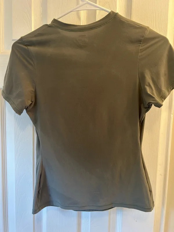 SKIMS Fits Everybody Short Sleeve Tee Medium Gunmetal NWT - Image 2