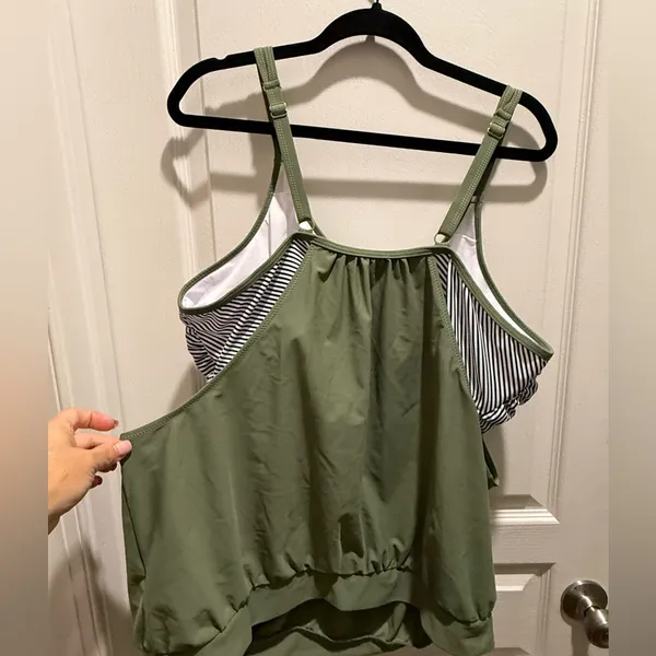 NWT Younique Olive Green Tank Top size 20w - Image 4