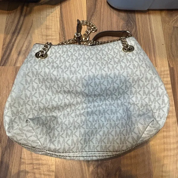 Michael Kors Beige Gold Women's Bag with damage - Image 4