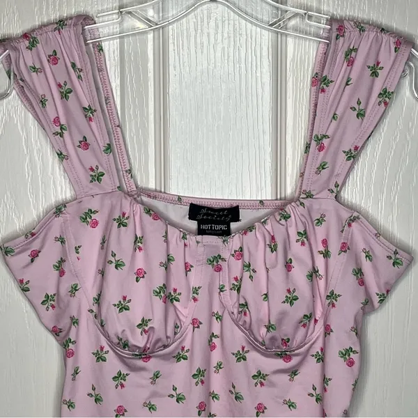 Hot Topic Sweet Society Pink Roses Top Size L Tank Top Cropped - Image 2