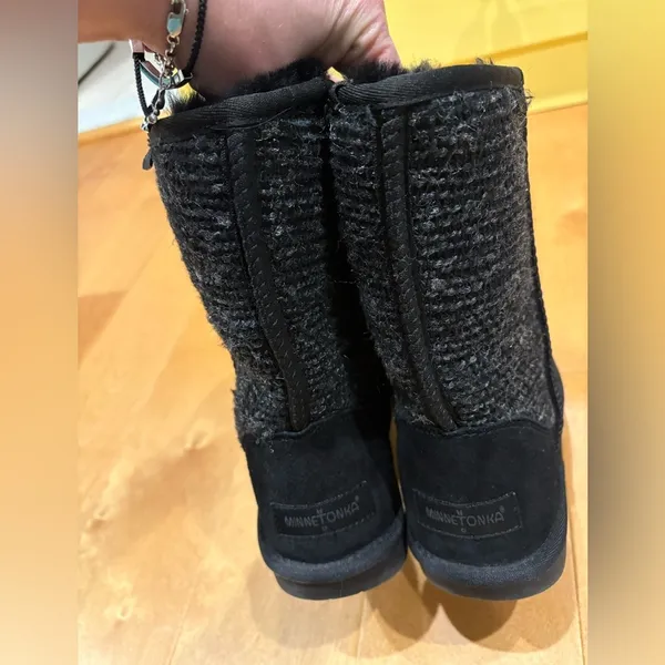 Minnetonka suede shearling snow boots black sz 9 - Image 4