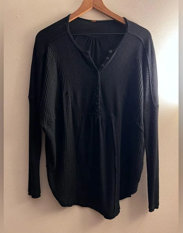 Free People Leo OverSized boxy waffle knit Henley Top long sleeve Black S - Image 4