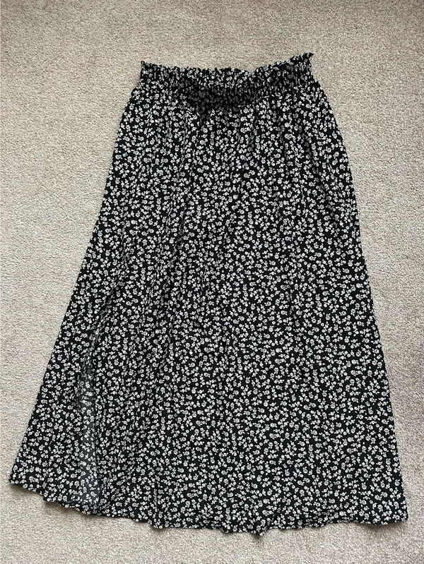black and white floral slit skirt - Image 3