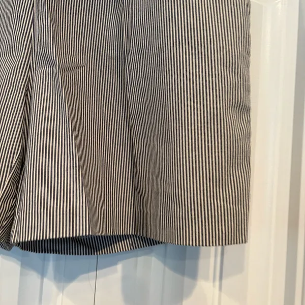 Banana Republic Navy And Cream Stripe‎ 5” Shorts Size 4 - Image 3