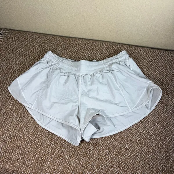 Lululemon Hotty Hot High-Rise Short 3” Sz 8 White Outdoor Casual Preppy Gorpcore - Image 3