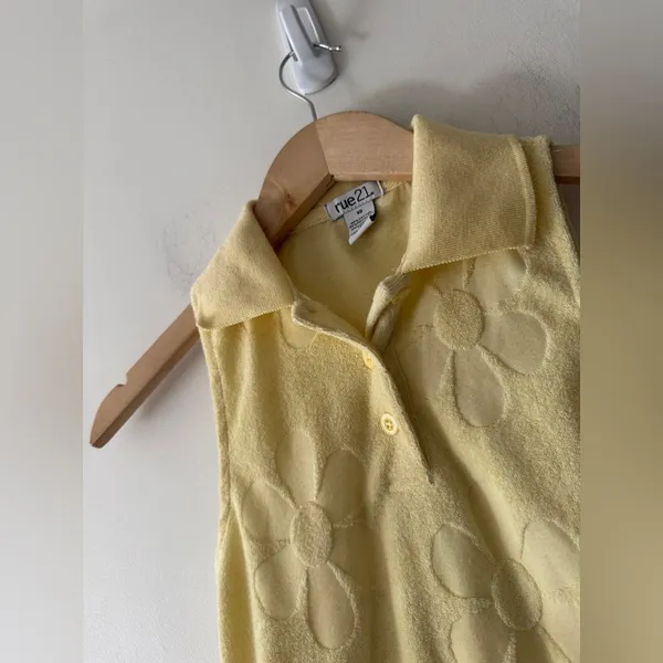 Rue 21‎ Yellow Terry Floral Sleeveless Polo Top - Image 4