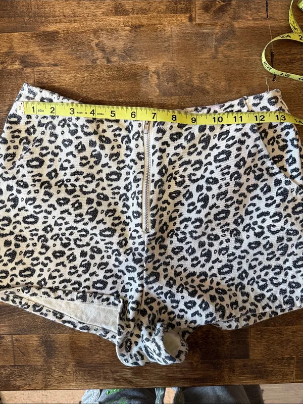 ALTAR'D STATE Leopard Print High-Waist Shorts Cream/Black Small Indie 70s Baddie - Image 8