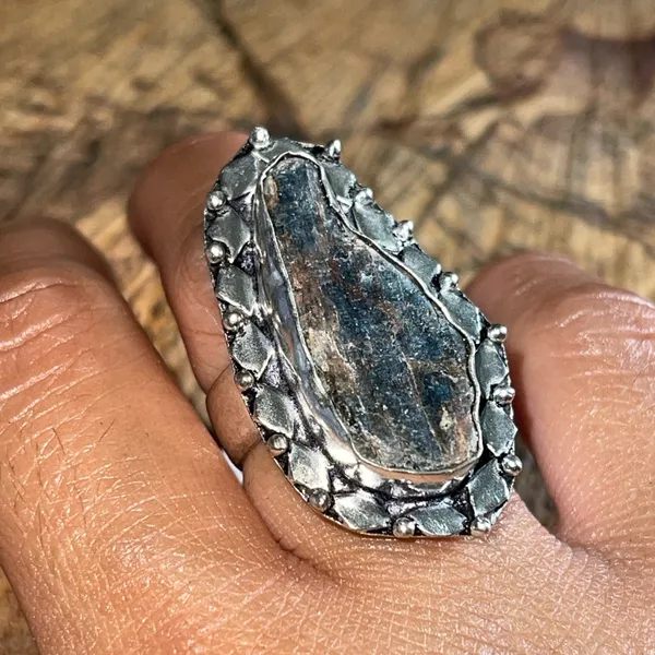 Rough Kyanite Ring Size 7 Black - Image 2