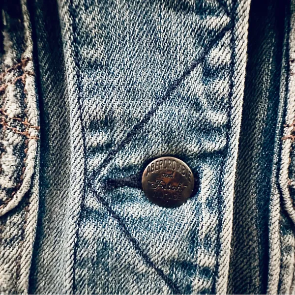 Abercrombie and Fitch women’s jacket cropped denim Size M Medium Blue Distressed - Image 5