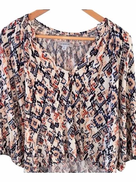 Evereve Printed V-Neck Blouse in Navy, Pink and Cream - Image 3