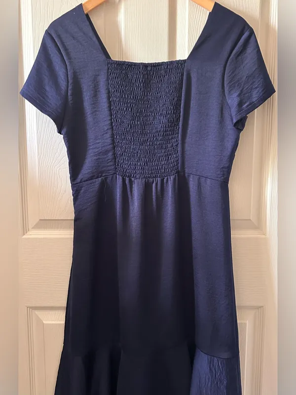Skies are Blue Navy Satin Flutter Sleeve Midi Dress Sz Med Autumn Wedding Guest - Image 5