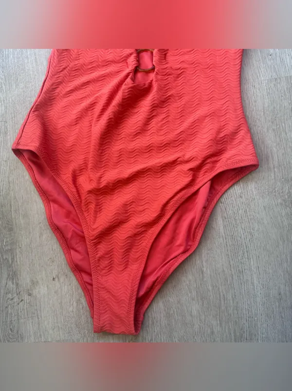 Cupshe NEW One Piece Halter Swimsuit Women’s Medium Deep Plunge Rings - Image 3