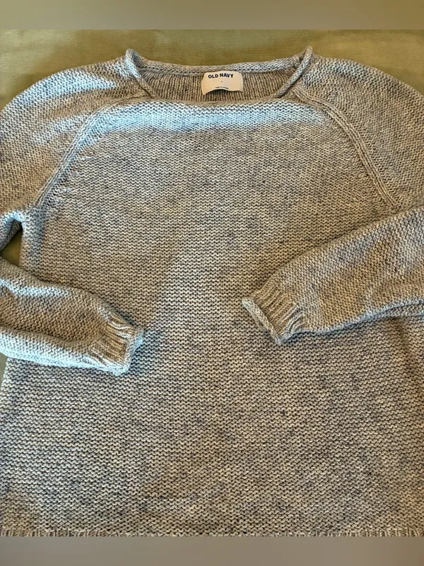 Women’s Old Navy Size Small Heather Gray Knit Crewneck Sweater - Image 3
