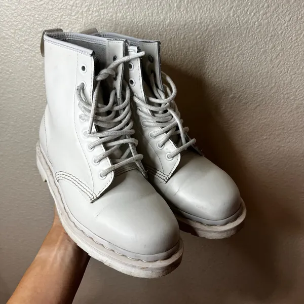 Dr. Martens white monochromatic smooth leather 1460 combat boots ladies US 8 - Image 2
